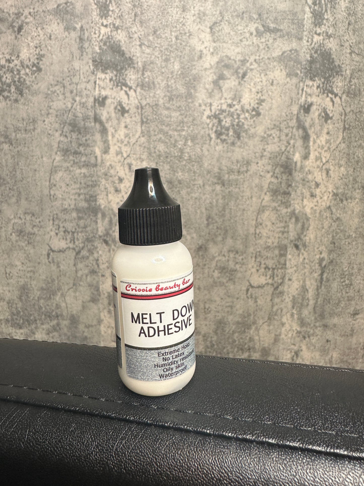 Crissiebeautybar meltdownadhesive (small) 38ml